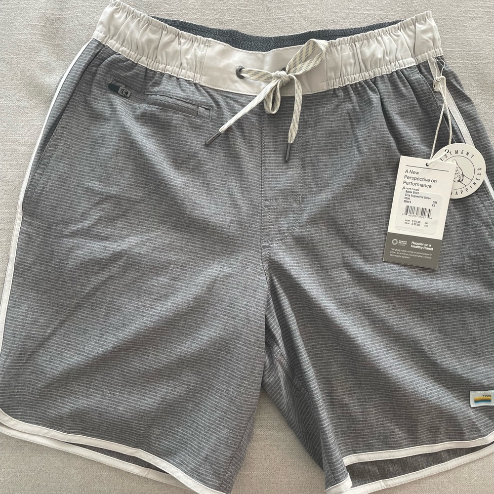 Vuori Banks Shorts men’s XS grey engineered stripe